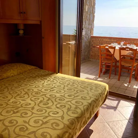 Le Palme - Sul Mare - Tra Palinuro E Caprioli *